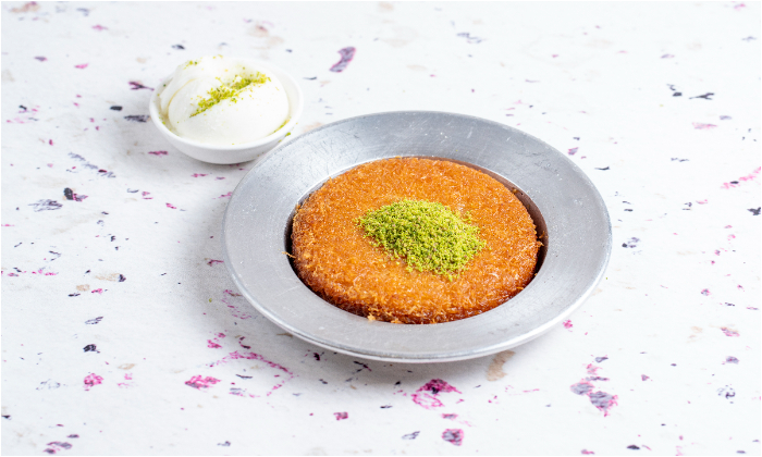 Knafeh merupakan hidangan khas dari Palestina yang disajikan saat bulan Ramadhan. (Dok. Freepik/stockking)