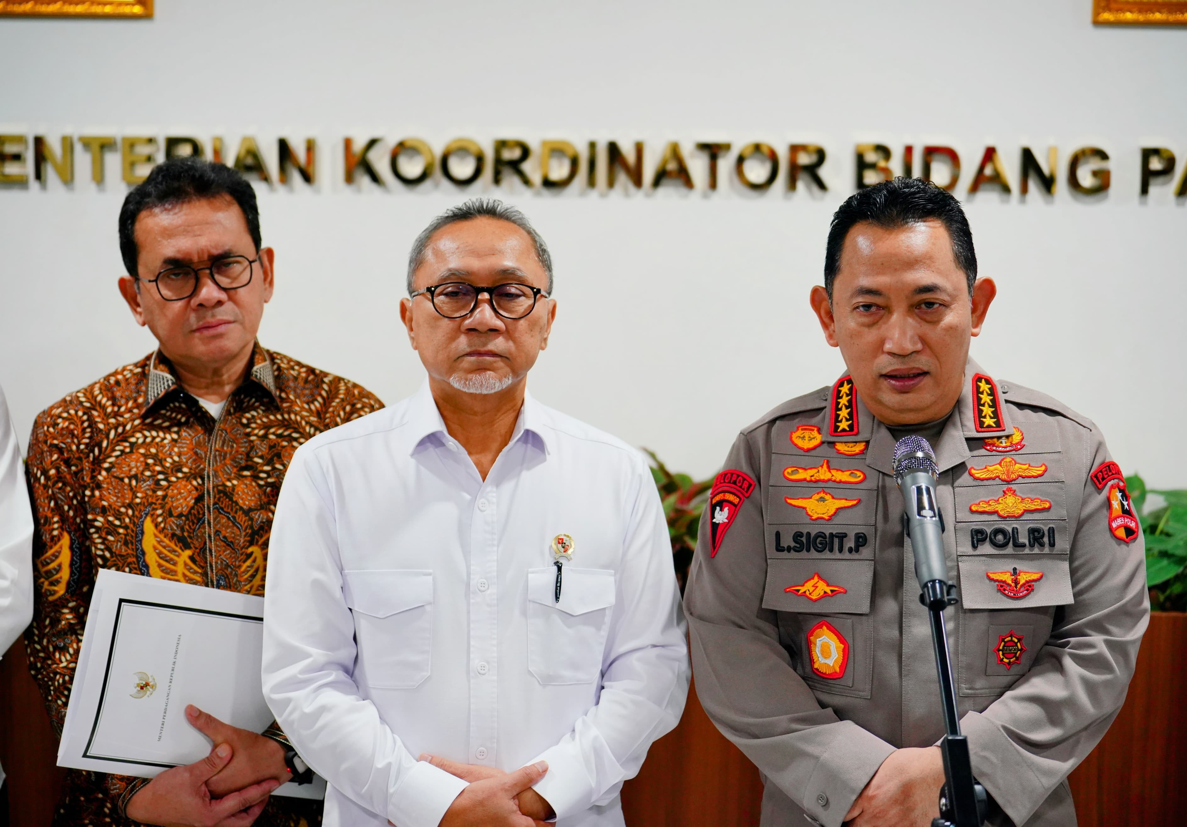 Kapolri Jenderal Polisi Listyo Sigit Prabowo bersama Menko Zulkifli Hasan. (Mabes Polri)