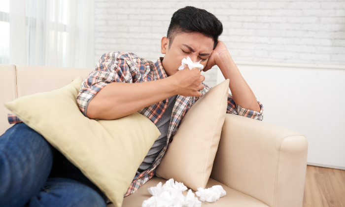 Ilustrasi pria sedang flu. (Freepik)