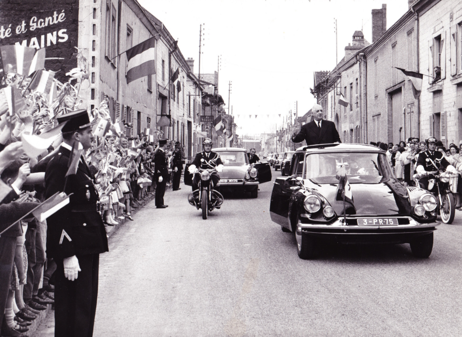 Citroen DS yang ditumpangi oleh De Gaulle (Dok. Wikimedia Commons)