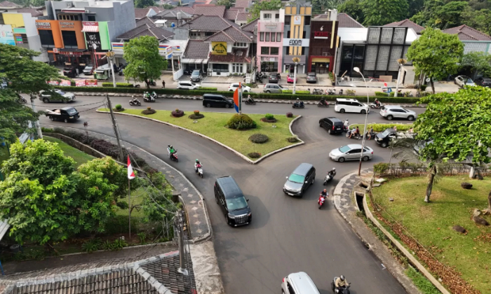 Suasan Kota Tangerang Selatan. (Tangsel)