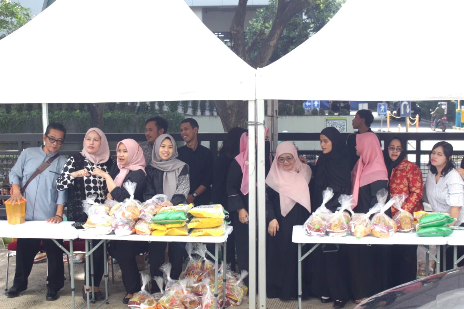 Kegiatan Bazar Sembako Murah di di Gedung Galeri Koperasi UKM Kota Tangsel, Serpong, kemarin (21/3). (Dok.&nbsp;Dinas Koperasi Usaha Kecil dan Menengah (UKM) Kota Tangsel)