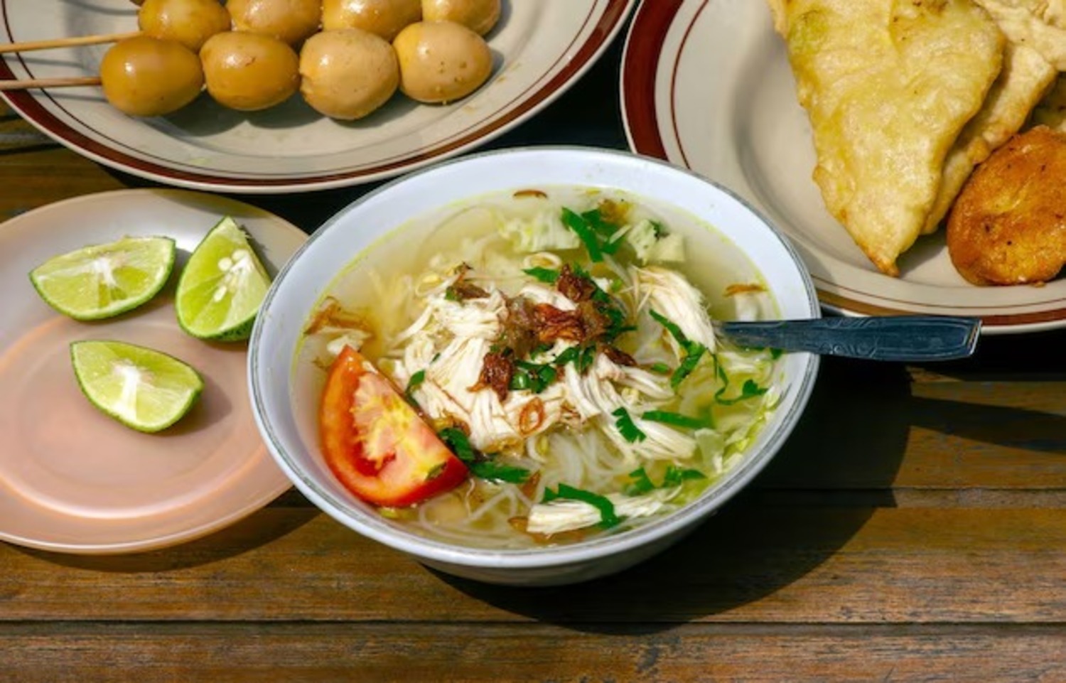 Ilustrasi soto ayam. (Freepik)