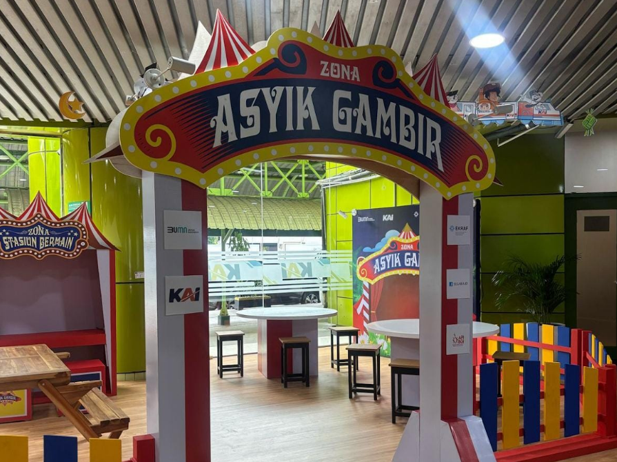 Zona Asyik yang akan digelar di Stasiun Gambir dan Senen mulai 22 Maret hingga 6 April 2025 (Dok. KAI)