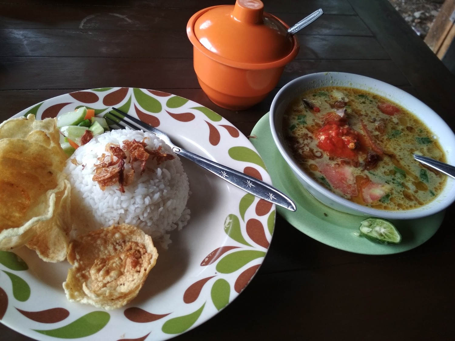 Soto Betawi dan Sop Iga Sapi Ibu Siti Kedaung. (Dok. Horego.com)