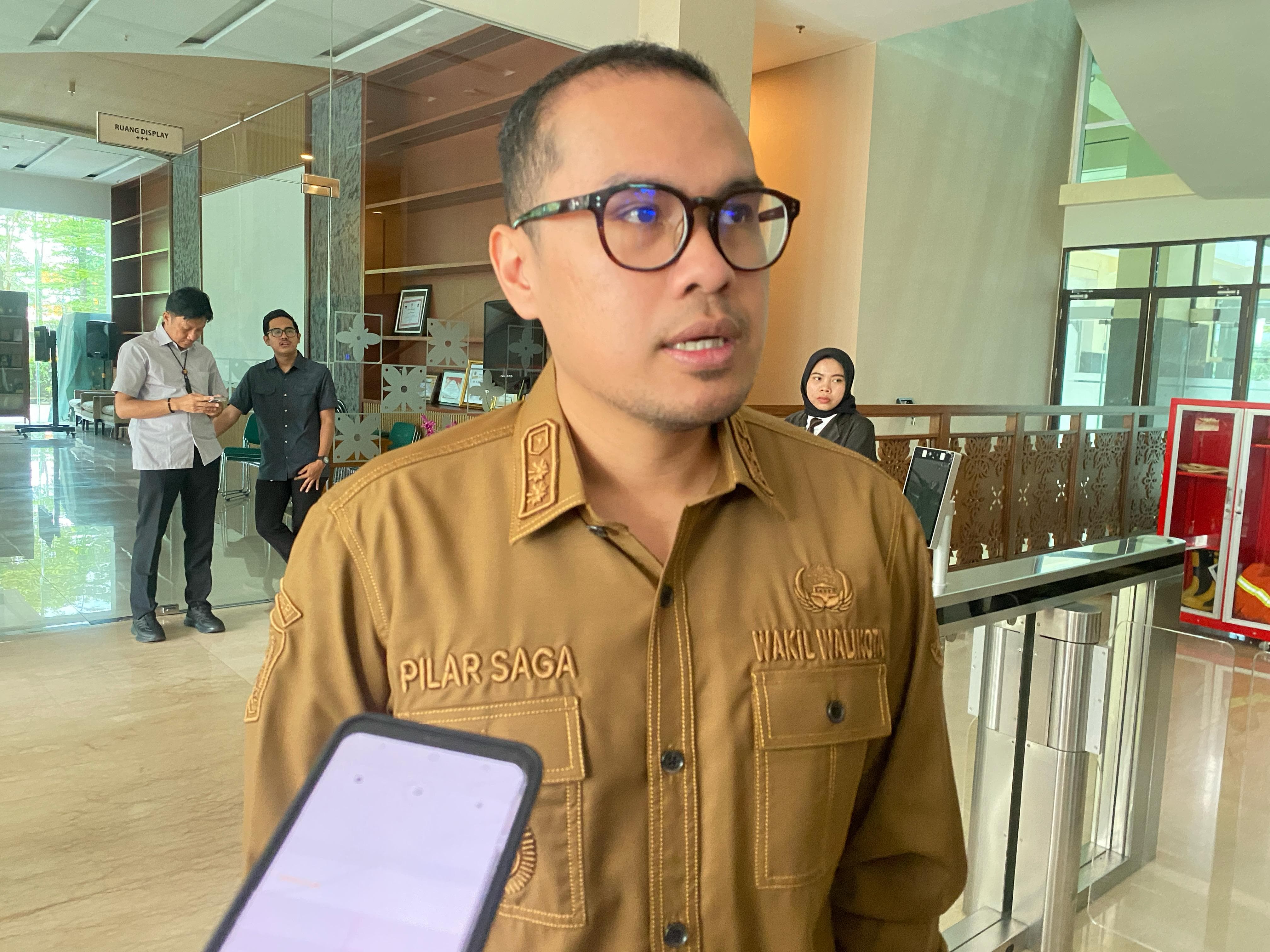Wakil Walikota Tangsel Pilar Saga Ichsan saat diwawancari di Puspemkot Tangsel, kemarin.
