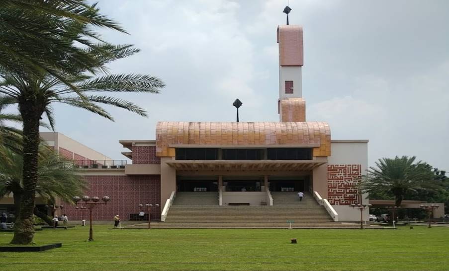 Masjid Raya Bani Umar/Google Maps @adilsuryoputro
