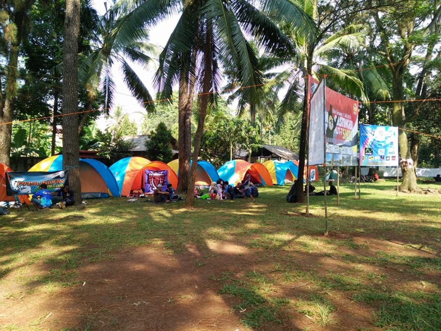 Suasana camping di Taman Wisata Situ Gintung. (Dok. Wisato.id)