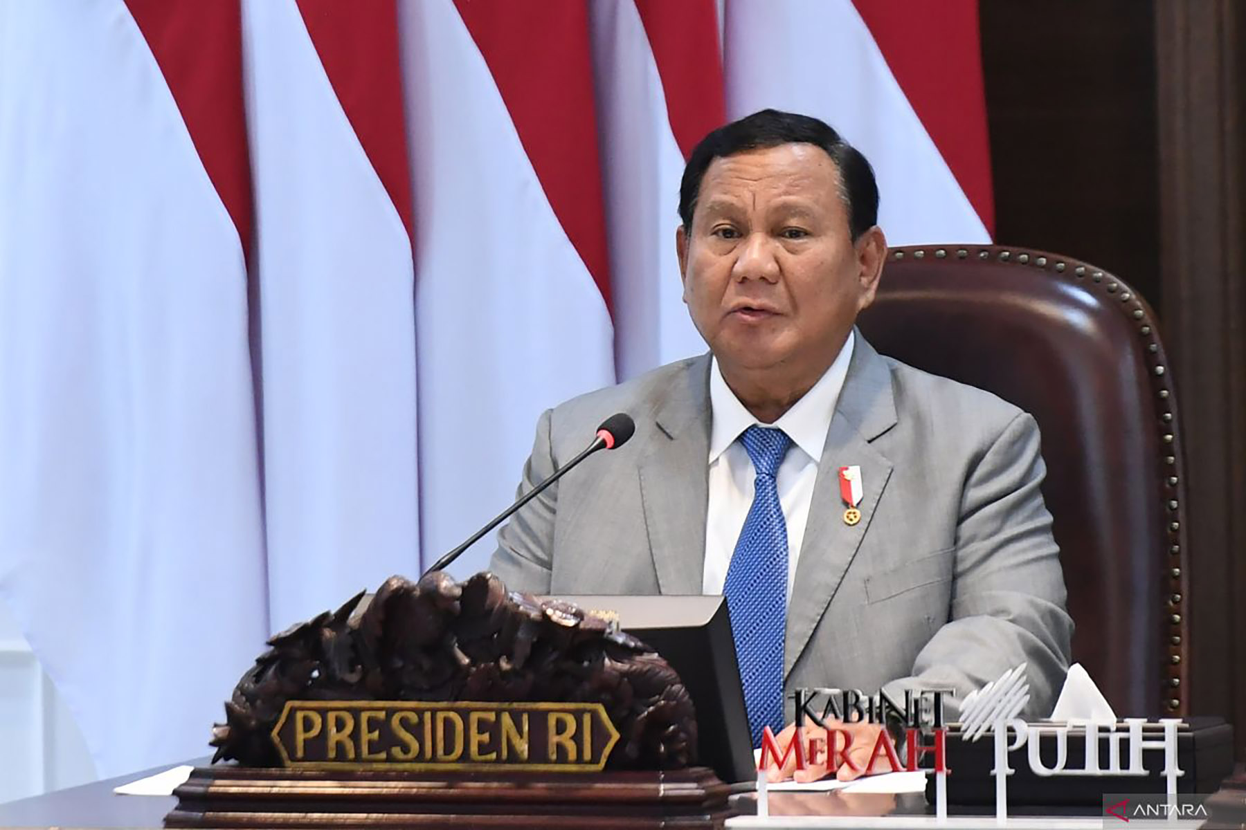 Presiden Prabowo Subianto memimpin Sidang Kabinet Paripurna di Kantor Presiden, Jakarta. ANTARA FOTO/Hafidz Mubarak A/sgd/foc. (ANTARA FOTO)