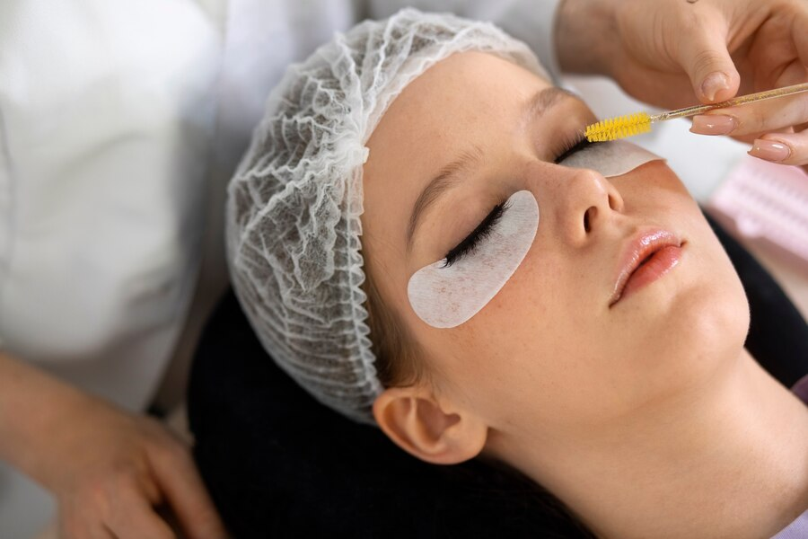 Ilustrasi eyelash extension. (Dok. Freepik)
