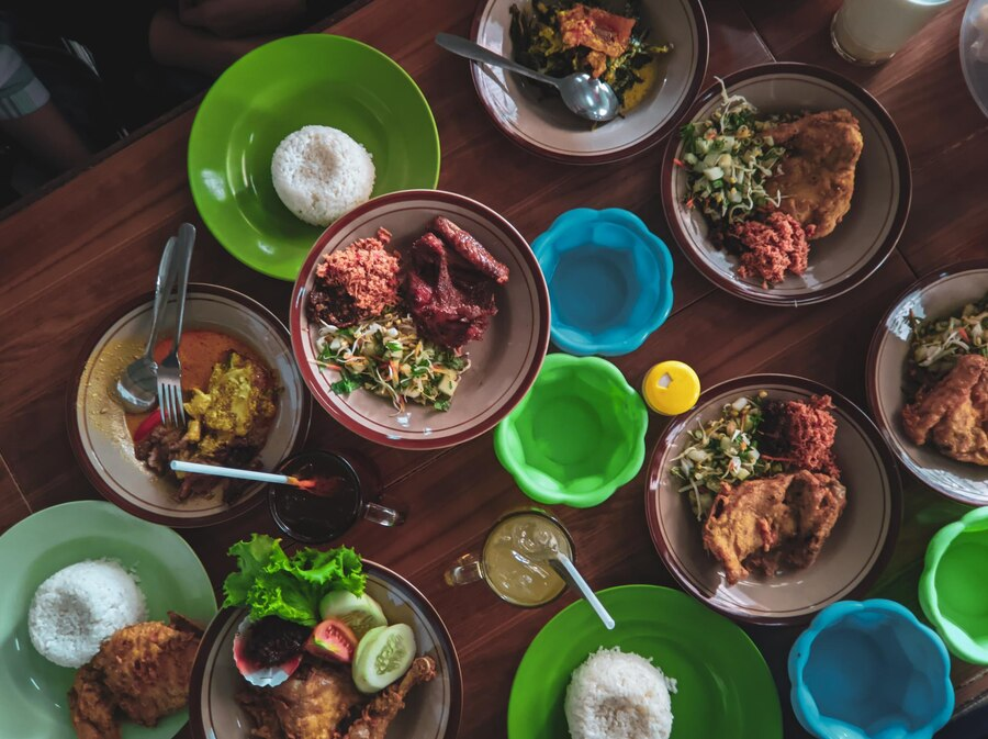 Ilustrasi makanan rumahan ala Indonesia (Dok. Freepik)