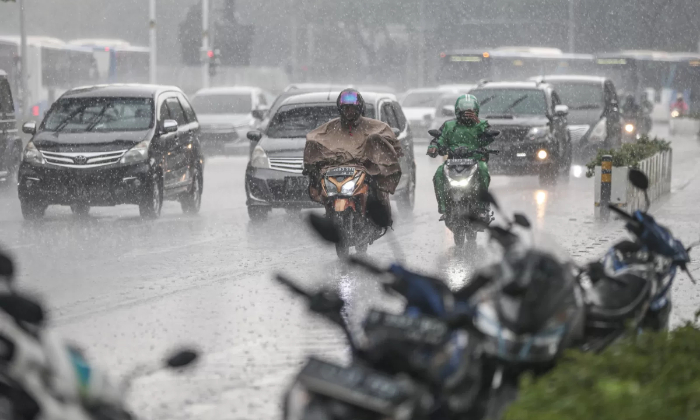 Ilustrasi hujan deras. (FOTO: HENDRA EKA/JAWA POS)