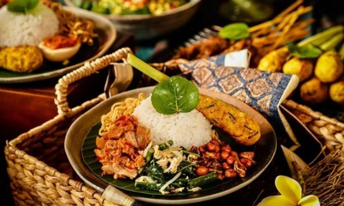 Ilustrasi nasi campur Bali. (unileverfoodsolutions.co.id)