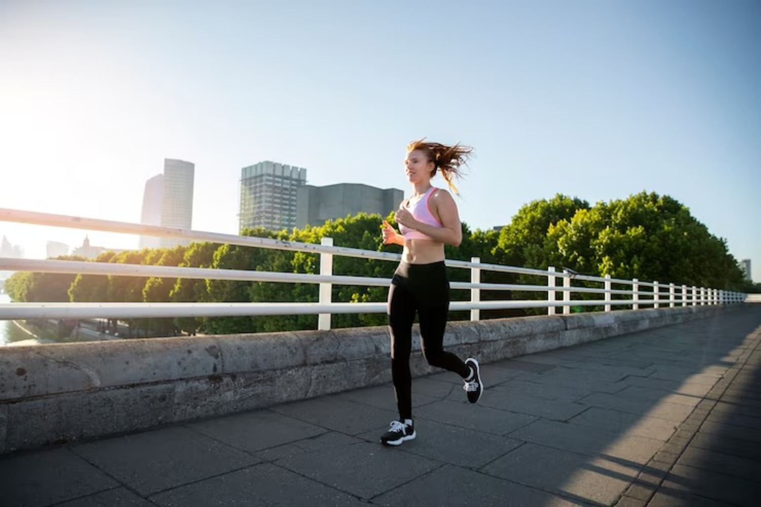 Ilustrasi jogging di pagi hari (Dok. Freepik)