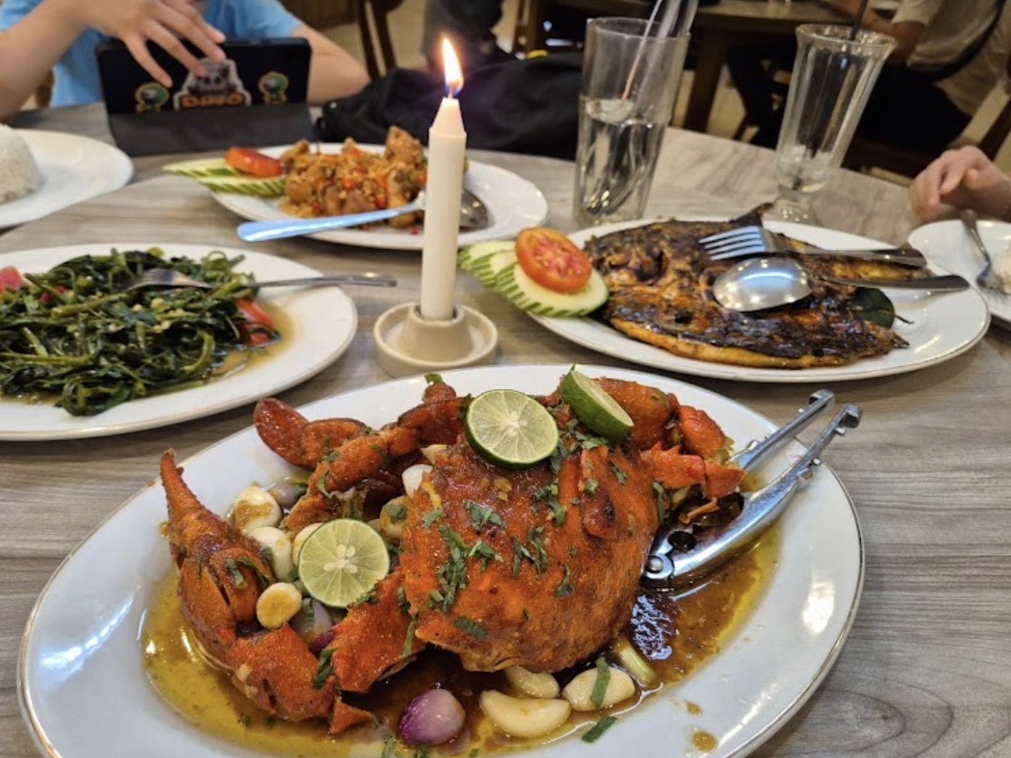 Hidangan kepiting di Biru Laut Seafood.  (Dok. Google Maps/Biru Laut Seafood)
