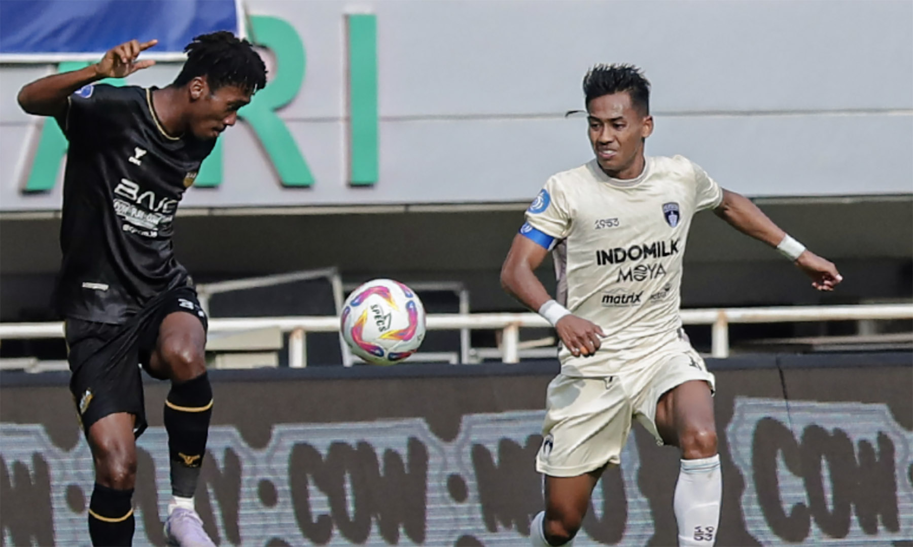 Laga Dewa United vs Persita.