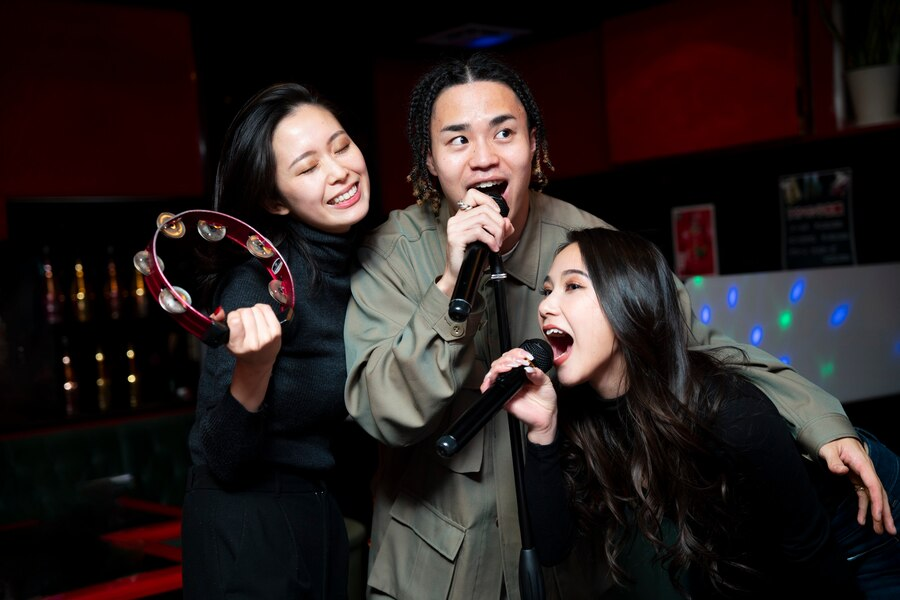 Ilustrasi karaoke. (Dok. Freepik)