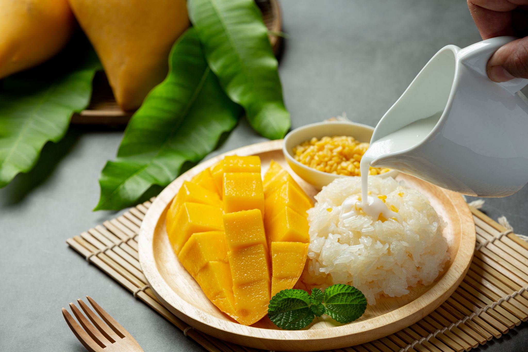 Ilustrasi mango sticky rice (Dok. Freepik)