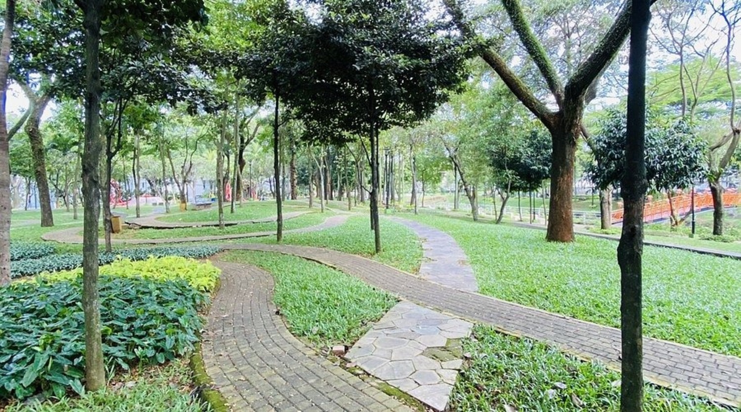 Pepohonan yang asri di Menteng Park Bintaro (Dok. Tripadvisor)
