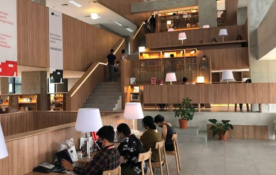 Suasana di dalam Perpustakaan Jakarta dan Pusat Dokumentasi Sastra HB Jassin Cikini. (Dok. Google Maps)