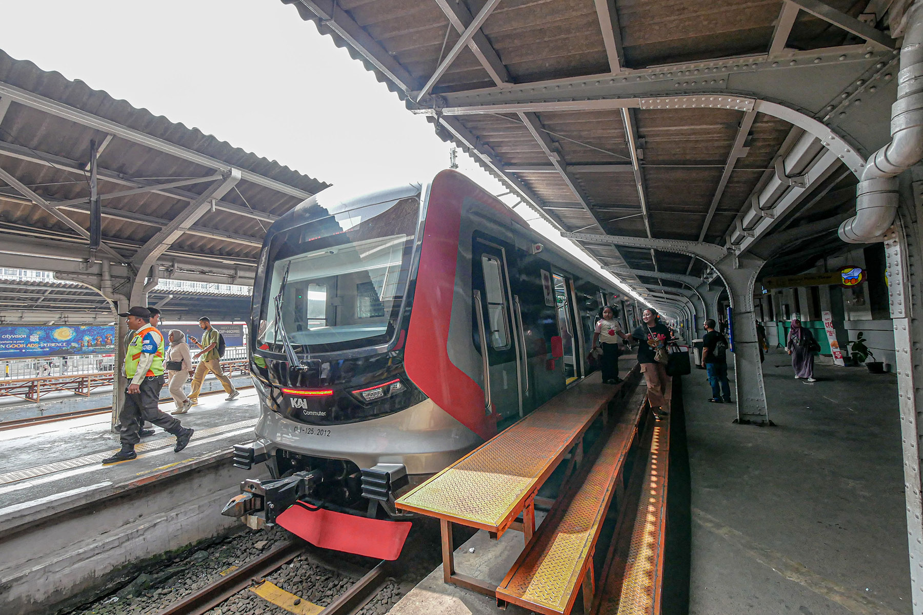 Kabar Gembira! LRT, MRT, KRL, dan Kereta Bandara Akan Tersambung, Gubernur Pramono: Warga Tak Lagi Kehujanan di Dukuh Atas