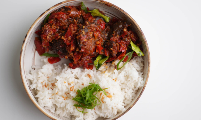 Mau Masak Daging Kurban? Coba Resep Dendeng Batokok Balado ala Chef Devina Hermawan