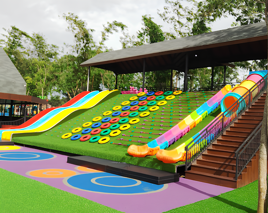 Wahana rainbow slide, The Nice Playland Pagedangan (Dok. Google Maps)