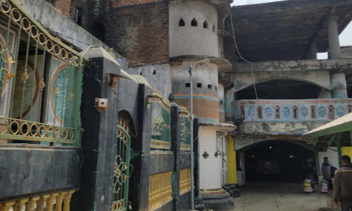 Masjid Pintu Seribu atau Masjid Agung Nurul Yaqin, Periuk Jaya, Kec. Periuk, Kota Tangerang. (Dok. Google Maps)