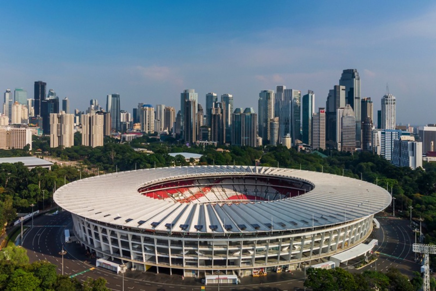 Gelora Bung Karno (GBK) Stadium atau Stadion GBK dan sekitarnya. (Dok. RedDoorz)