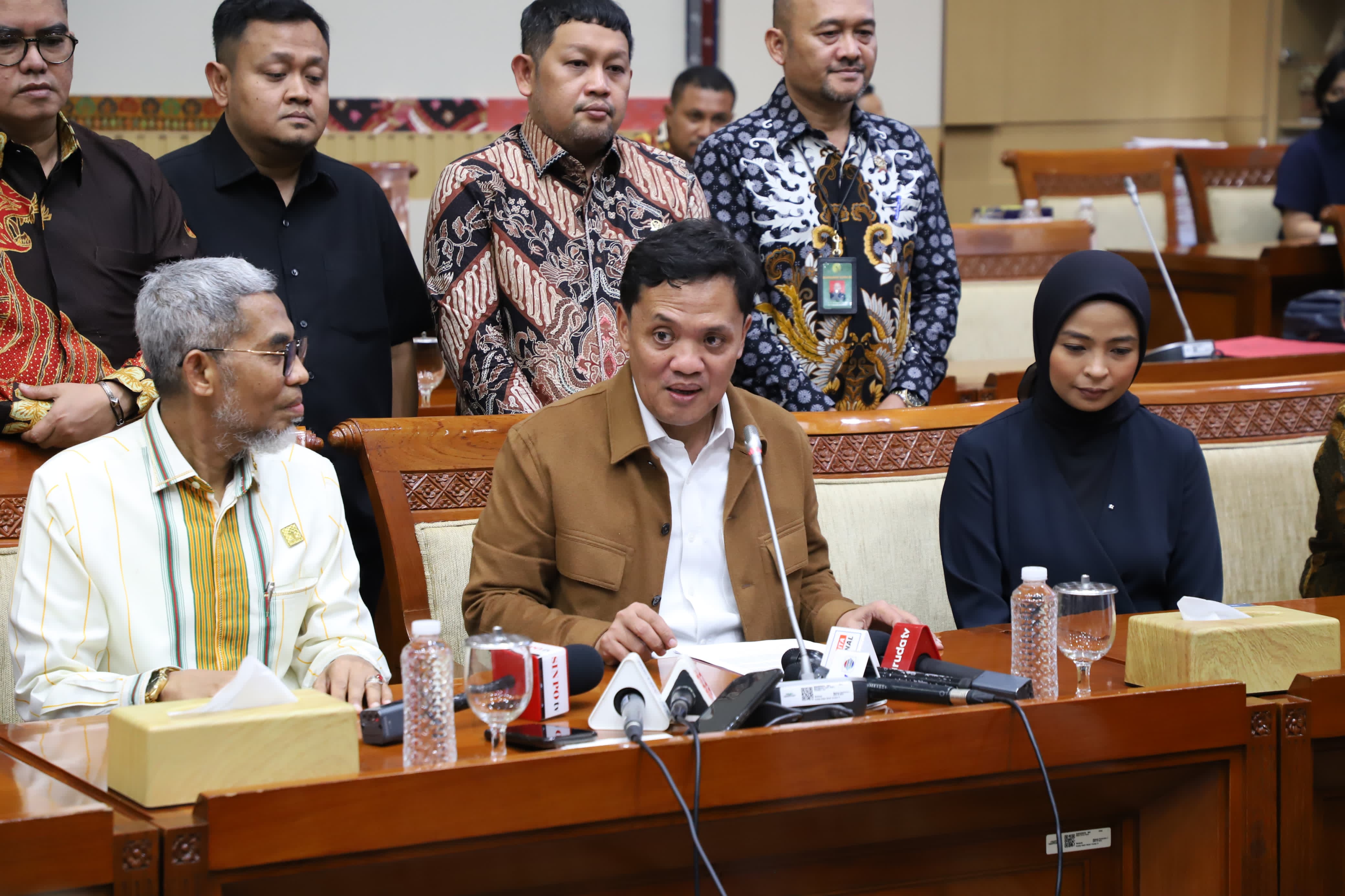 Komisi III DPR RI menggelar rapat dengar pendapat umum (RDPU) dengan Direktorat Jenderal (Ditjen) Kekayaan Intelektual Kementerian Hukum, Badan Pengawas Mahkamah Agung (Bawas MA), dan Koalisi Advokat.