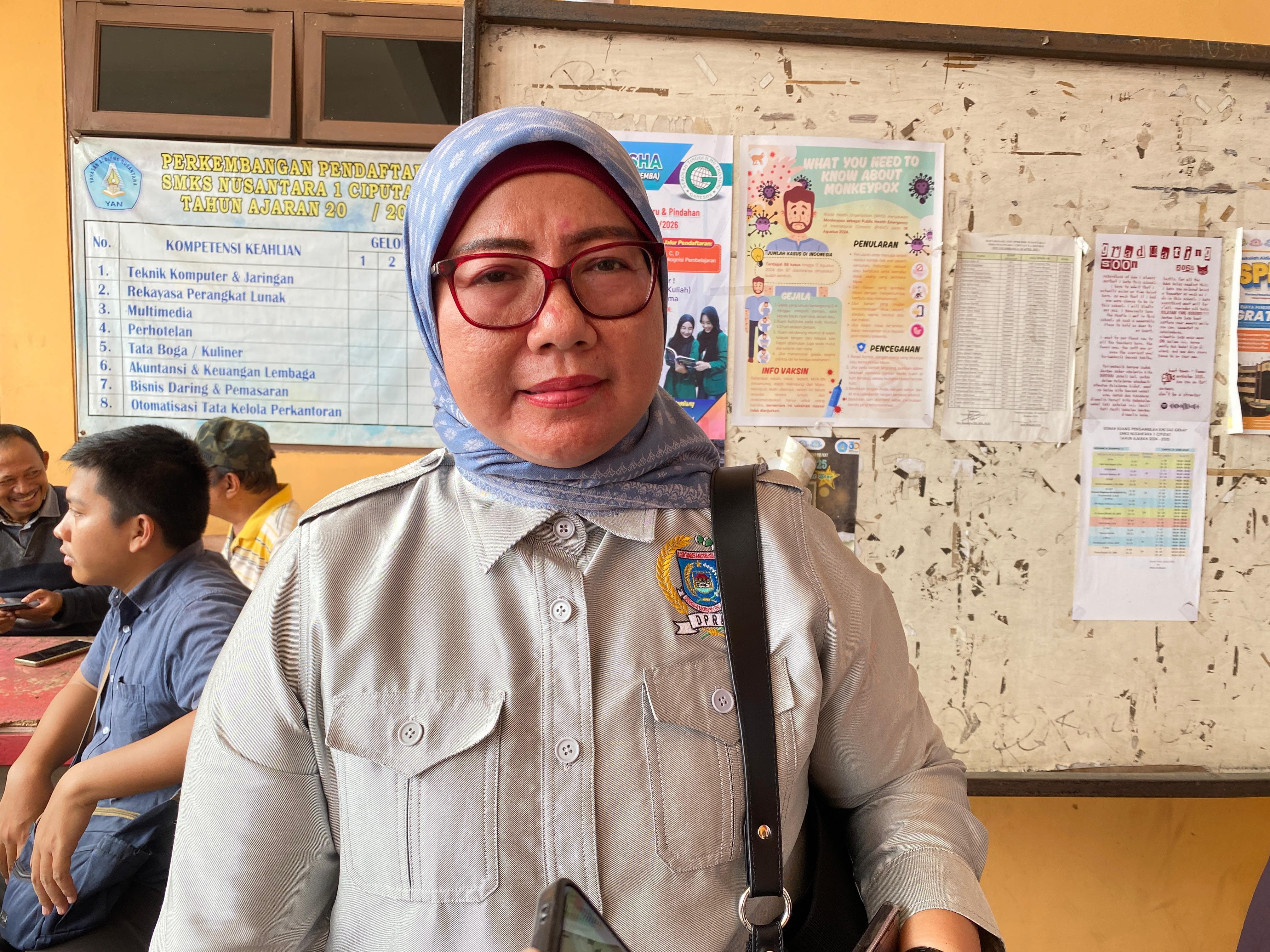 Anggota Komisi II DPRD Kota Tangsel Zulfa Sungki Setiawati mengusulkan agar mekanisme penerimaan siswa baru menggunakan sistem Nilai Ebtanas Murni (NEM) dan tes seleksi.