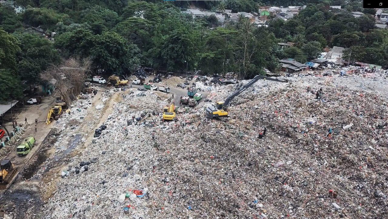 Ilustrasi - Tumpukan sampah di TPA Cipeucang, Serpong.