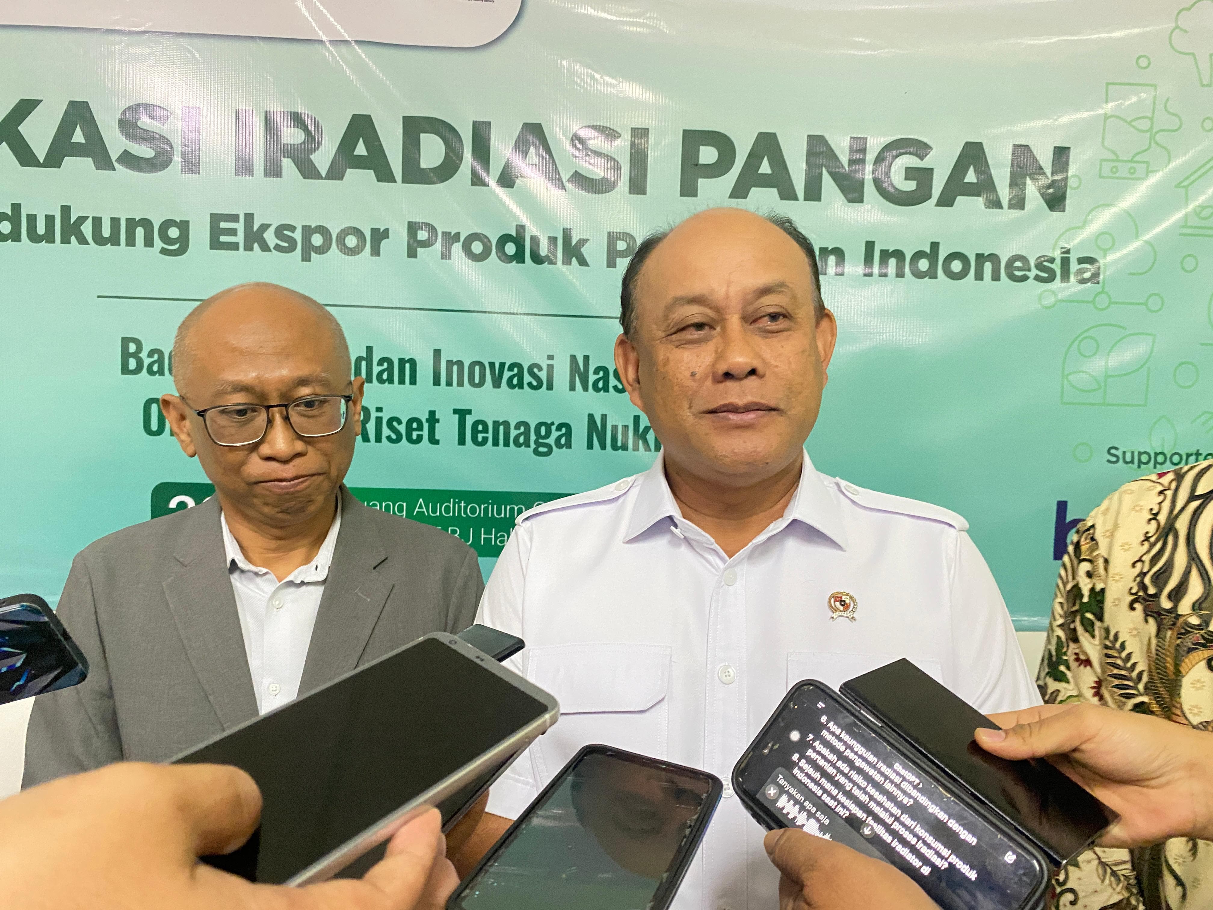 Kepala Organisasi Riset Tenaga Nuklir (ORTN) Badan Riset dan Inovasi Nasional (BRIN) Syaiful Bakhri dan Kepala Badan Gizi Nasional (BGN) Dadan Hindayana.