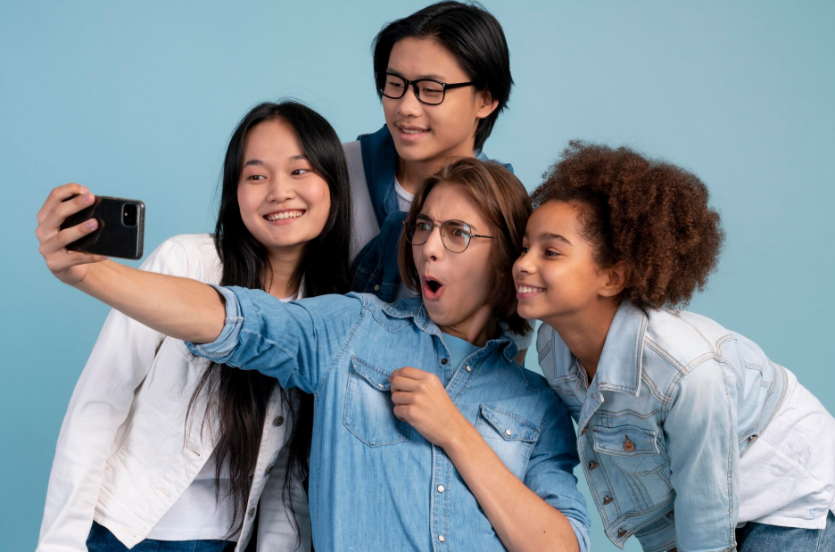 Ilustrasi pertemanan Gen Z (Dok. Freepik)