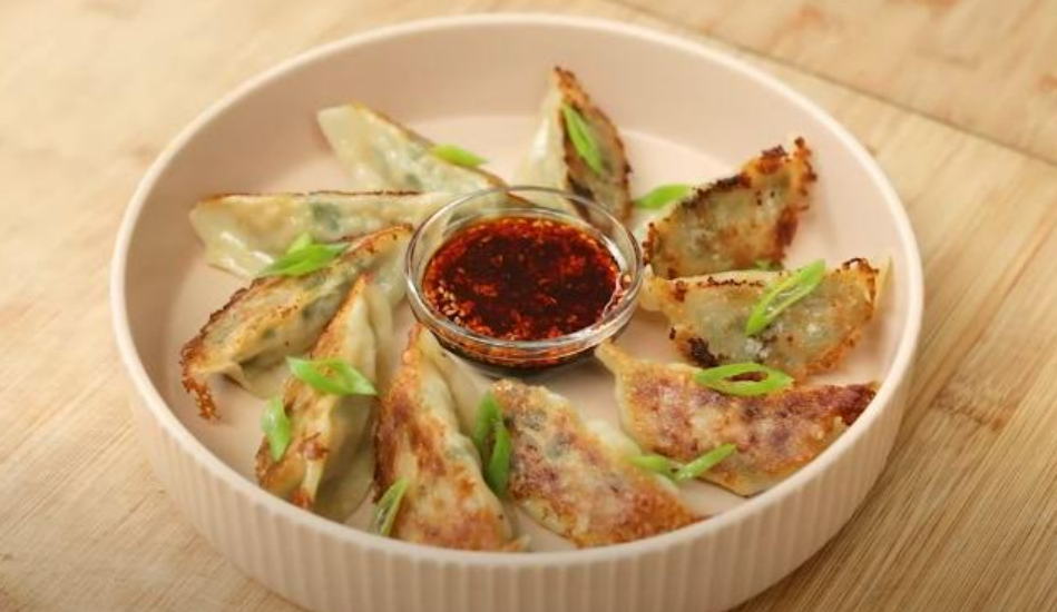 Resep gyoza ayam chili oil (Dok. YouTube Devina Hermawan)