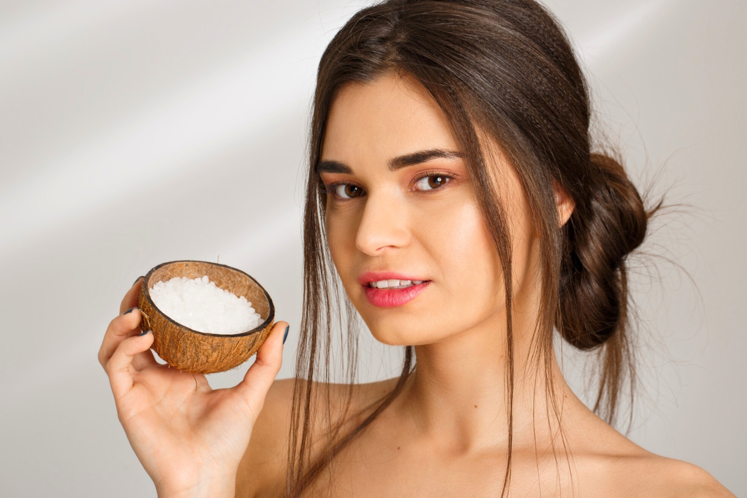 Ilustrasi perawatan rambut dengan air beras (Dok. Freepik)