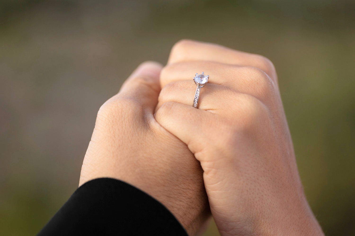 7 Jenis Cincin Pertunangan Paling Populer untuk Wanita yang Ingin Tampil Berkesan dan Elegan Selamanya