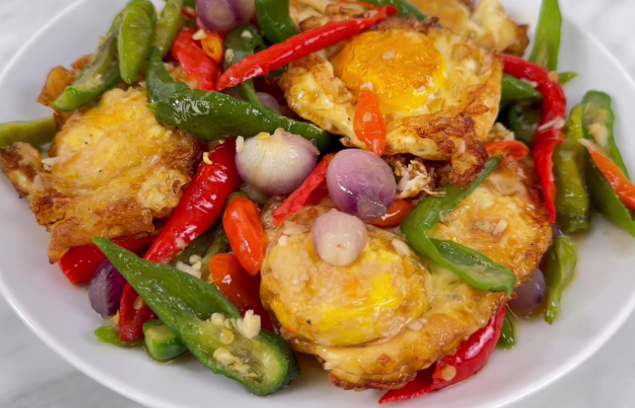 Resep oseng telur pedas (Dok. YouTube Ika Mardatillah)