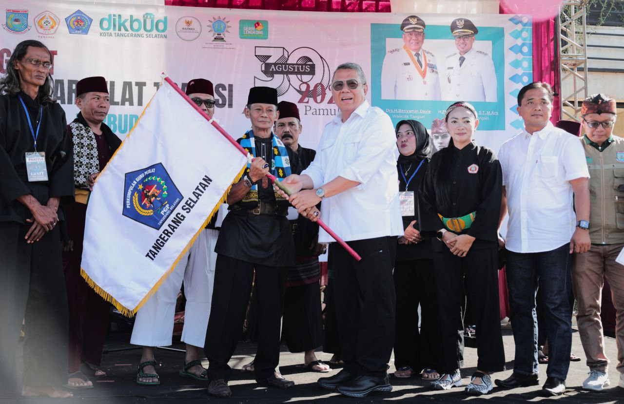 Wali Kota Tangerang Selatan (Tangsel) Benyamin Davnie saat menghadiri Gebyar Pesilat Tangsel di Alun- alun Pamulang, pada Sabtu (30/8/2025).