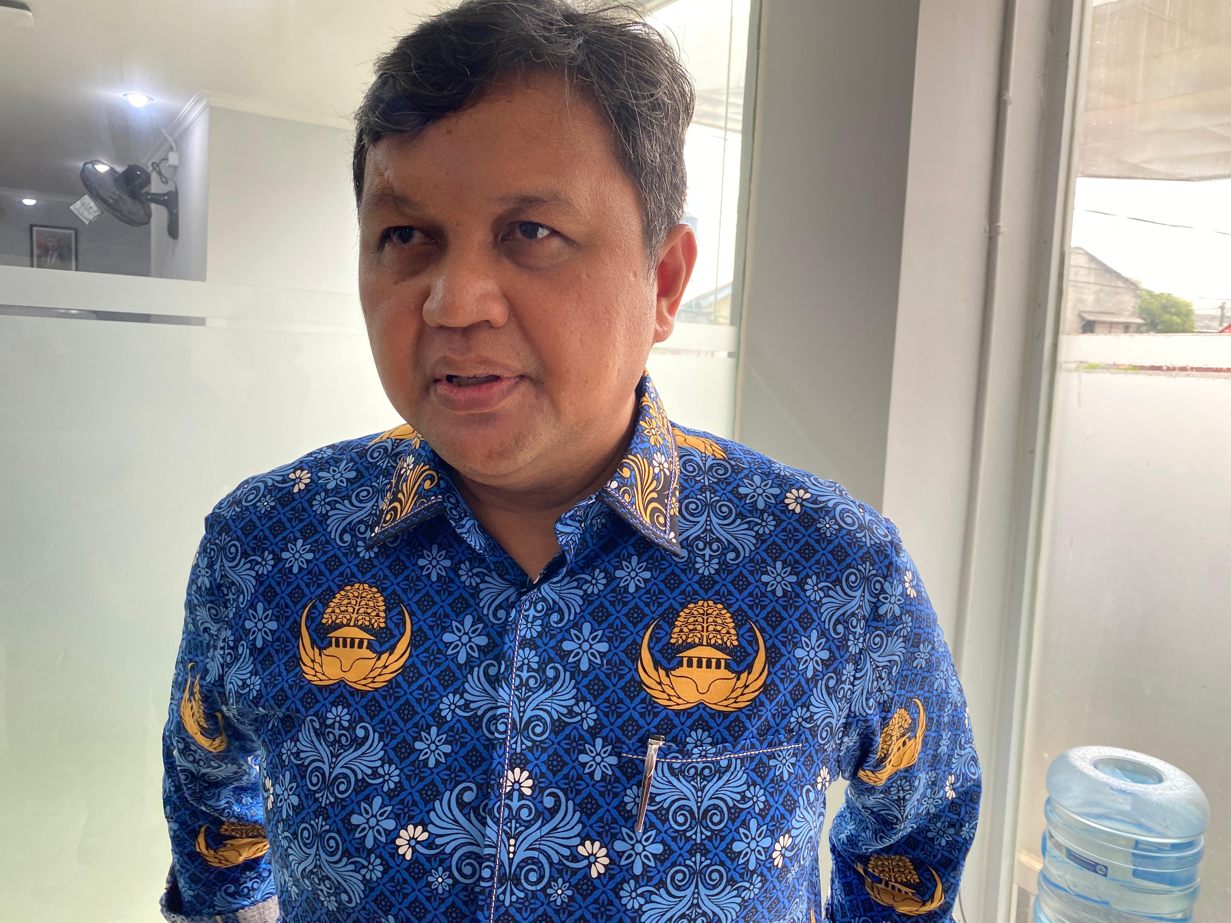 Kepala Dinas Pendidikan dan Kebudayaan Kota Tangsel Deden Deni saat diwawancarai di wilayah Serpong Utara, kemarin(17/9).