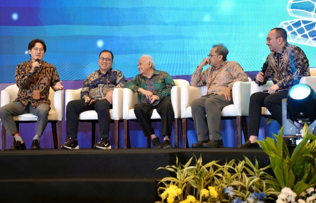 Sesi diskusi bersama mengenai perkembangan transplantasi ginjal di forum The 5th Siloam Urology-Nephrology Summit 2025.