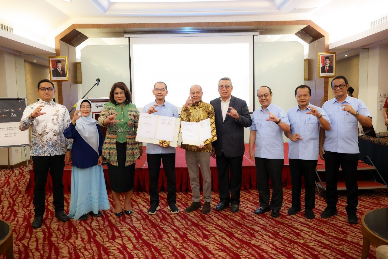 Perseroda Pembangunan Investasi Tangerang Selatan (PITS) bersama PT Palyja Tirta Tangerang Selatan menandatangani perjanjian kerjasama pengelolaan Sistem Penyediaan Air