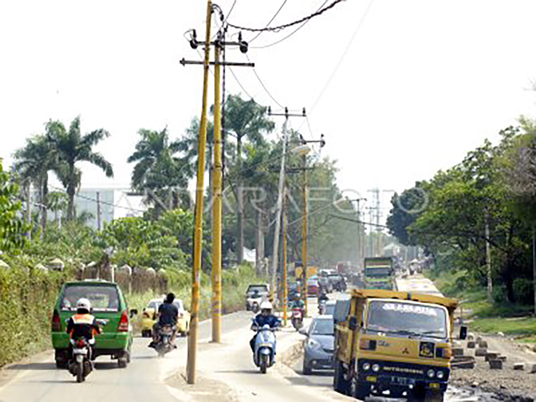 Jalan Puspitek di wilayah Kota Tangerangan Selatan (Tangsel). (Dok. Antara)