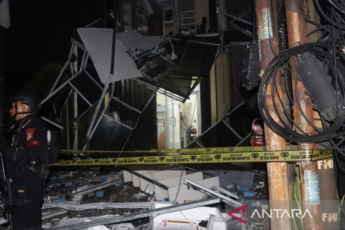 TKP ledakan di Gedung Nucleus Farma di Jalan Jombang Raya No. 18B, Kelurahan Pondok Pucung, Kecamatan, Pondok Aren, pada Rabu (8/10/2025). (ANTARA/HO-Humas Polres Tangerang Selatan)