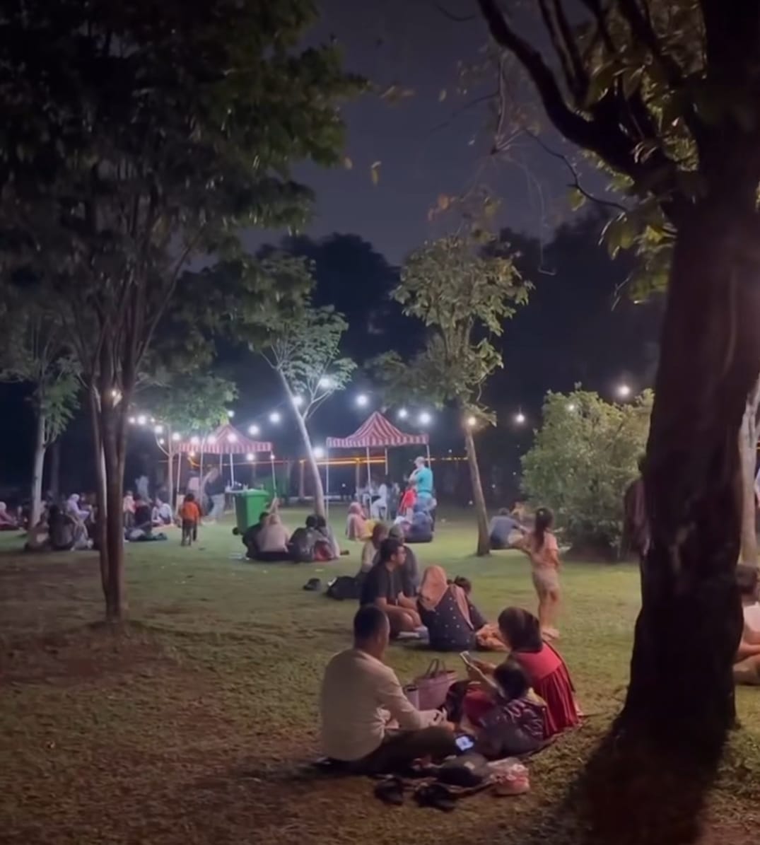 Pemerintah DKI Jakarta meluncurkan wisata malam di Ragunan Zoo untuk meningkatkan akses edukasi dan hiburan bagi masyarakat.