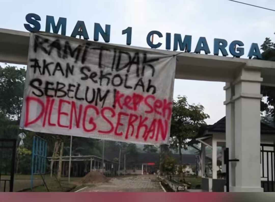 Tangkapan layar spanduk protes.