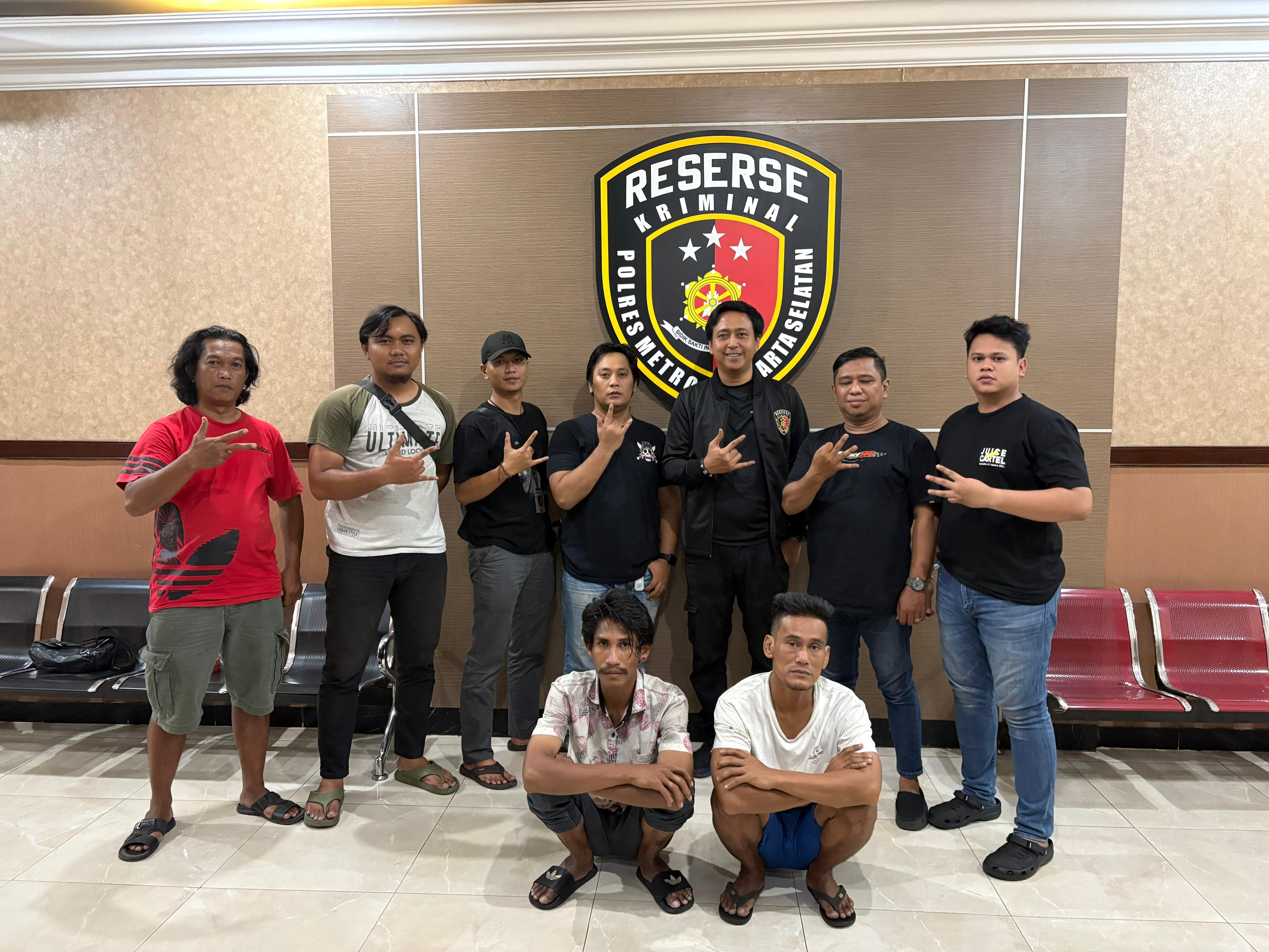 Dua pelaku pencurian sepeda motor berhasil ditangkap oleh Satreskrim Polrestro Jakarta Selatan di kawasan Rawajati.