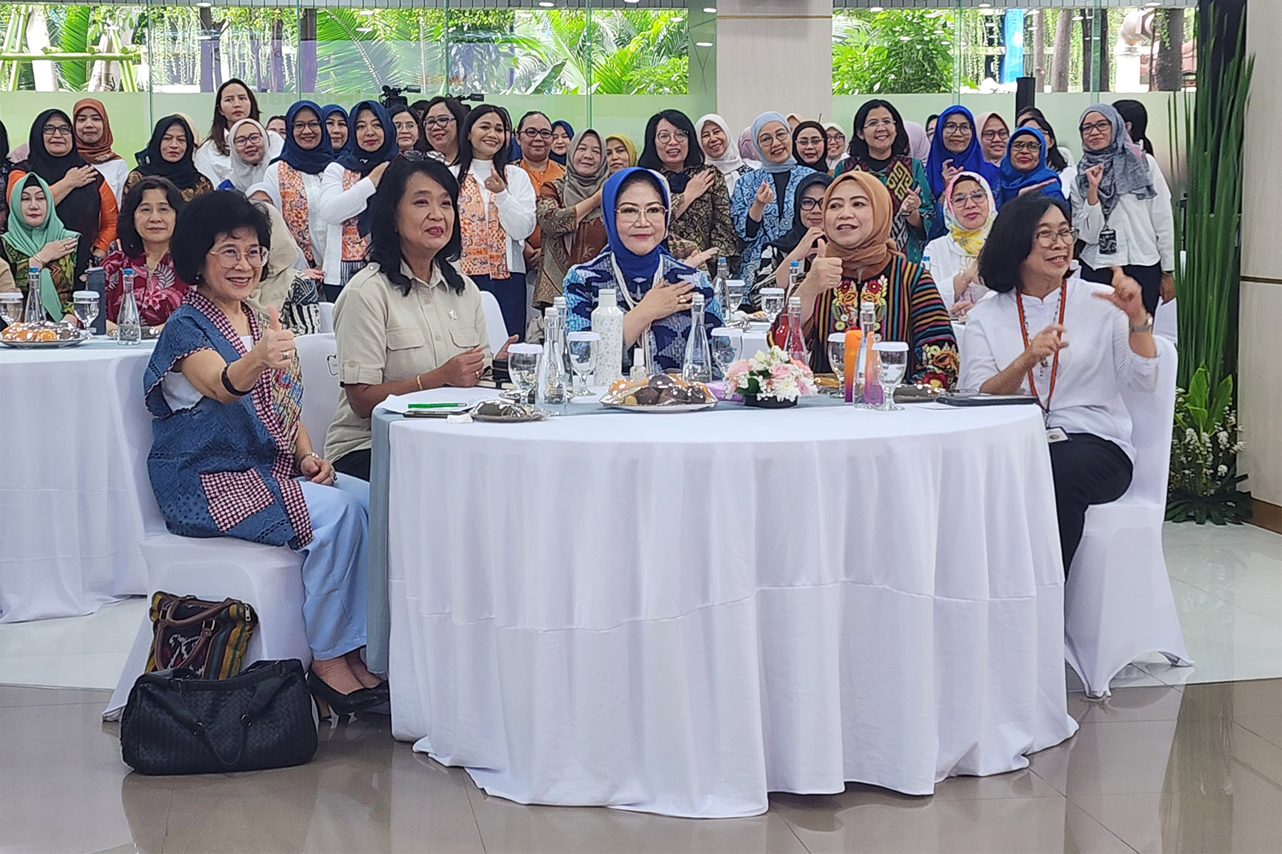 Penasehat Dharma Wanita Kementerian PU Irma Dody Hanggodo saat memberikan sambutan dalam peringatan Hari Habitat Dunia dan Hari Kota Dunia 2025 di ruang Pendopo, Kementeria