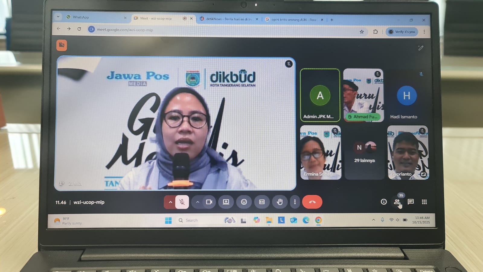 Kegiatan Guru Menulis yang digelar Jawa Pos Media bersaama Dikbud Tangsel secara daring, Rabu (15/10).