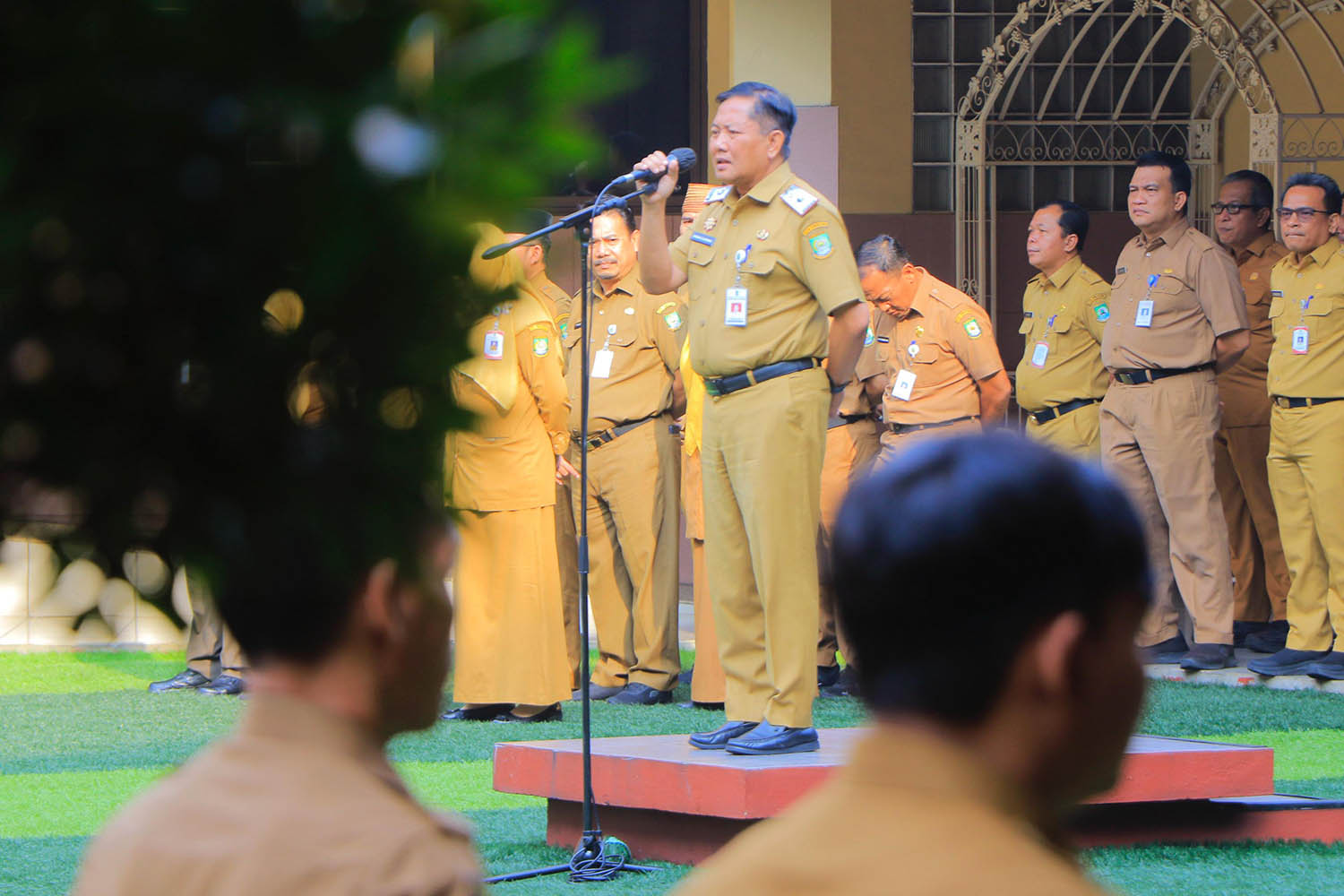 Sekretaris Daerah (Sekda) Kota Tangerang Herman Suwarman meminta OPD aktif dan turun langsung ke lapangan untuk mempercepat pembangunan dalam Apel pagi di Kawasan Puspem Kota Tangerang, Senin (20/10).